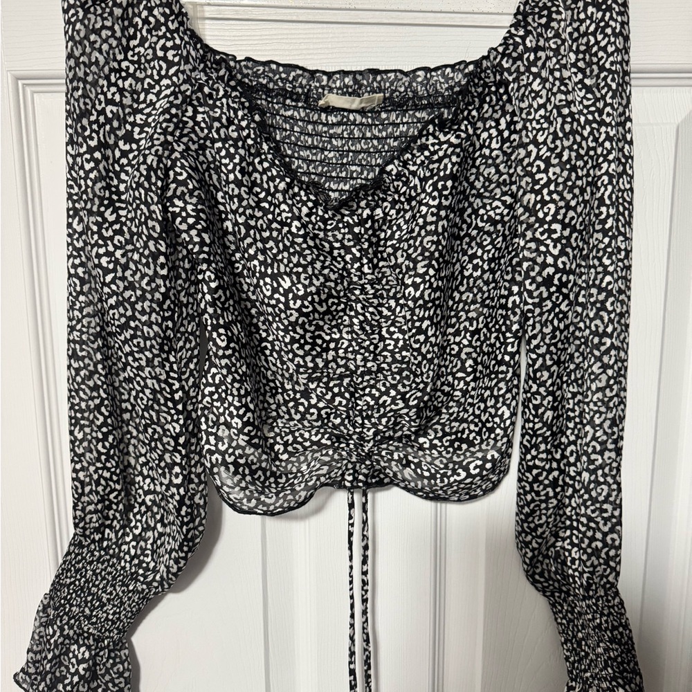 Elegant Black and White Leopard Print Blouse